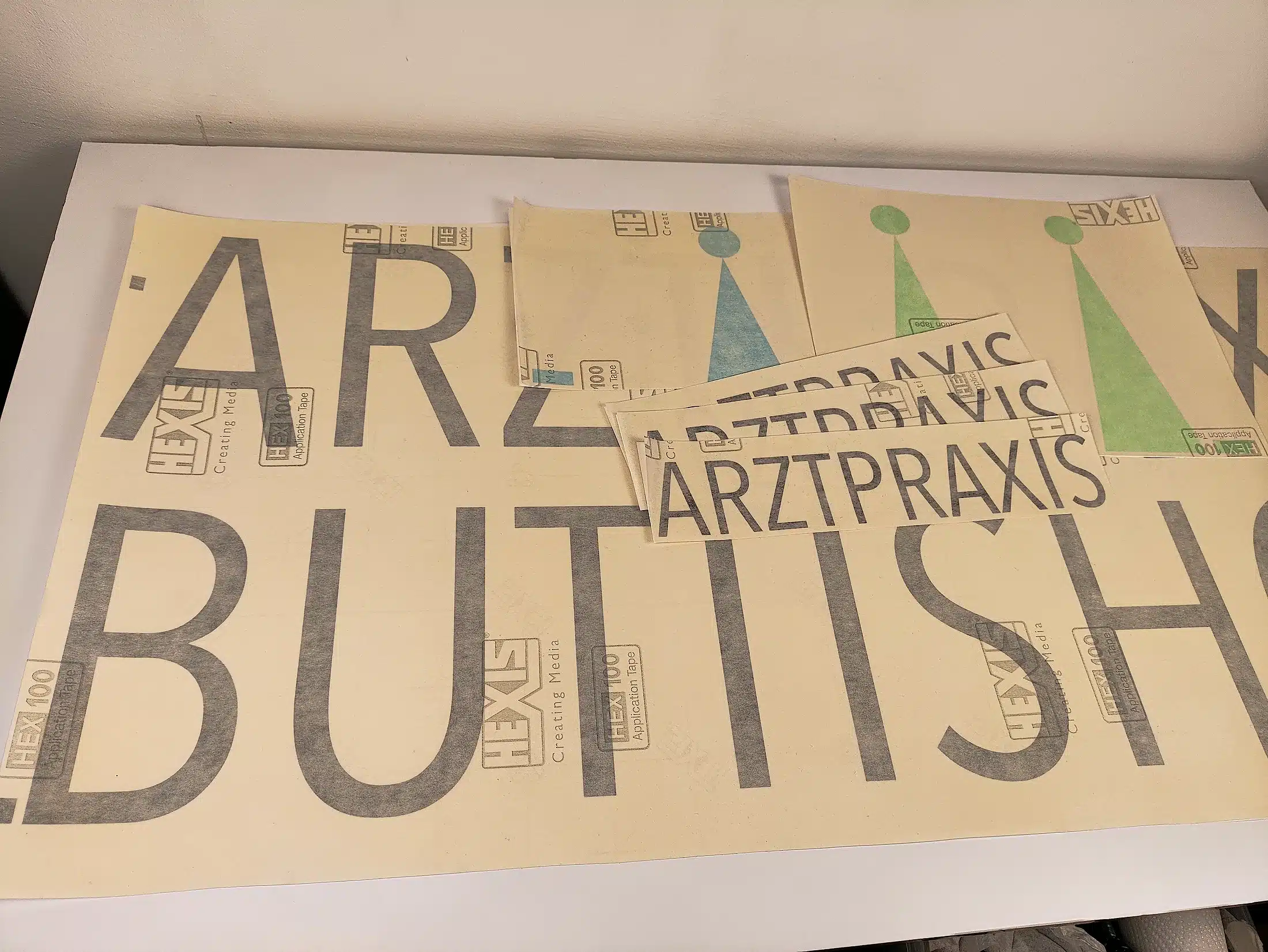 Arztpraxis Buttisholz: arztpraxis buttisholz alle aufkleber vorbereitet für schilder und schaufenster