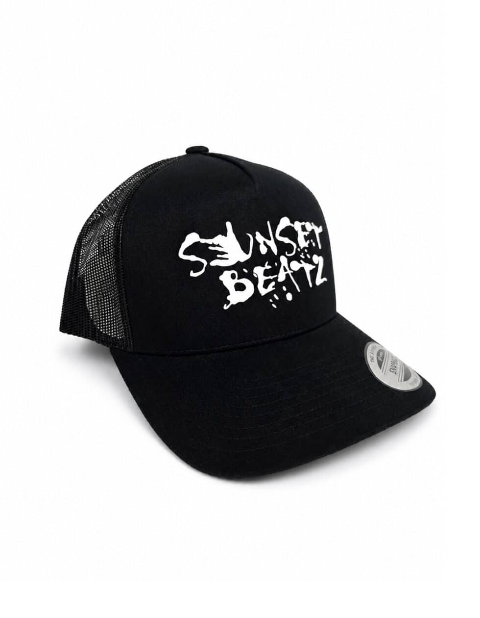 Sunset Beatz Trucker Cap FX6006 in Schwarz Schwarze Sunset Beatz Trucker Cap FX6006 in leichter Seitenansicht